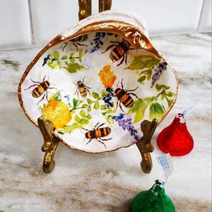 Handcrafted Lemony /Bee Clam Trinket Dish 💛